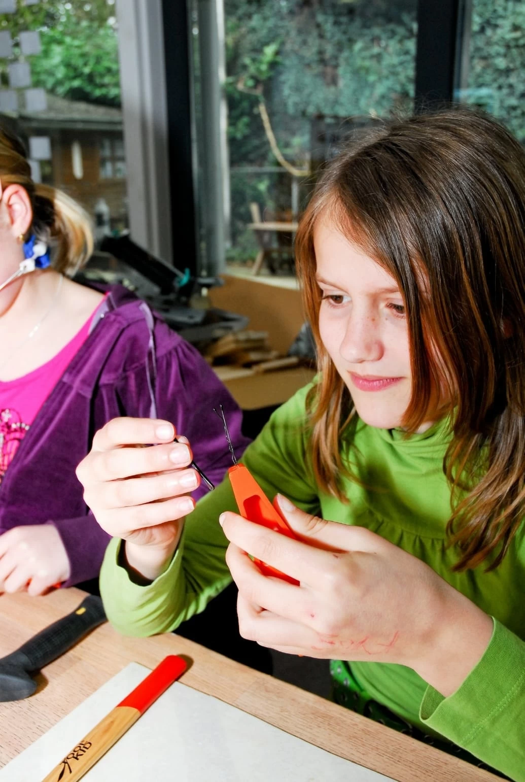 Toolkid Spijkerhouder, Handig Kindergereedschap Voor Veilig Timmeren - Afbeelding 2